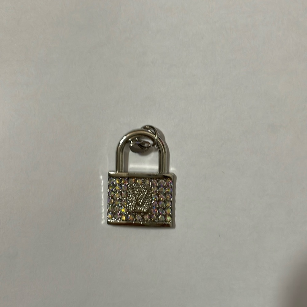 Lv Charm Preowned